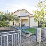 House With Private Pool Seabird Сasa de vacaciones Rosini