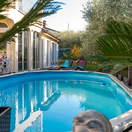 House With Private Pool Seabird