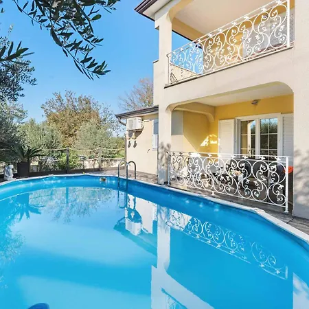 Hébergement de vacances House With Private Pool Seabird Rosini