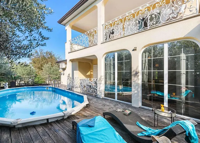 House With Private Pool Seabird Vakantiehuis Rosini