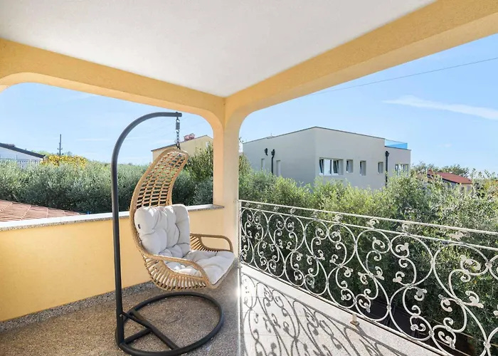 House With Private Pool Seabird