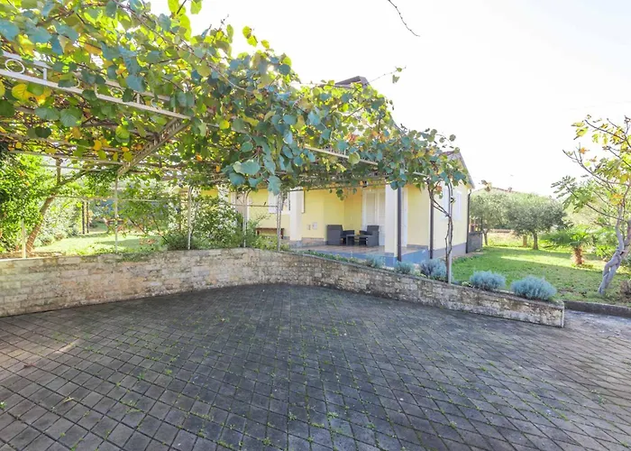 House With Private Pool Seabird *