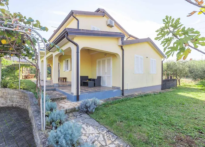 House With Private Pool Seabird * Rosini