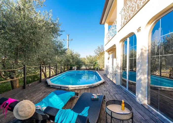 House With Private Pool Seabird Vakantiehuis Rosini