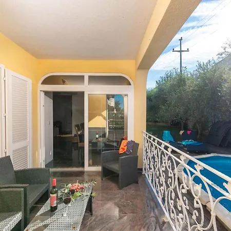 Dom wakacyjny House With Private Pool Seabird *